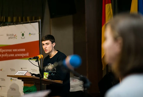 Переможець Першого національного дебатного турніру «Молодь дебатує Едуард Білоусов, м.Дніпро
